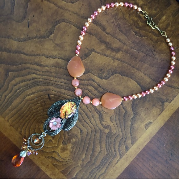 Handcrafted repurpose cabochon filigree pendant Czech glass Pearl necklace - Picture 9 of 9